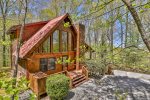 Gorgeous setting for this 3 bedroom, dog friendly cabin
